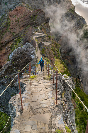 simsearch:879-09190056,k - Hiker descending the steps on Vereda do Areeiro, the trail that links Pico Ruivo to Pico do Arieiro, Funchal, Madeira region, Portugal. Stockbilder - Lizenzpflichtiges, Bildnummer: 879-09190044