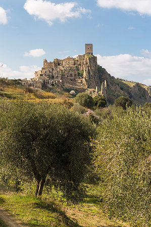 simsearch:879-09034416,k - Picturesque view down the hilltop ghost town of Craco, Matera Province, Basilicata, Italy Foto de stock - Con derechos protegidos, Código: 879-09190119