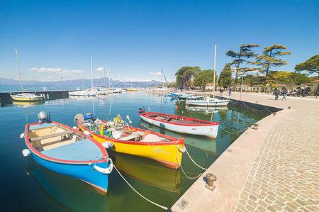 quai - Colorful boats in the little harbour of Lazise, Verona province, Veneto, Italy Photographie de stock - Rights-Managed, Code: 879-09190150