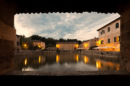 Thermal water at Bagno Vignoni square, Bagno Vignoni, Orcia valley, Siena province, Tuscany, italy Stock Photo - Rights-Managed, Code: 879-09190175