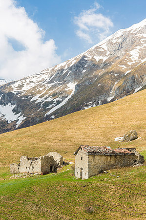 simsearch:879-09189955,k - Abandoned mountain cabins at Prabello di sopra, Pizzo della Pieve, Northern Grigna, Lecco province, Lombardy, Italy Photographie de stock - Rights-Managed, Code: 879-09190215
