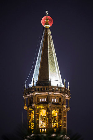 eclipse - Moon eclipse on 27 july 2018 behind the bell tower of Lecco, Lecco province, Lombardy, Italy Photographie de stock - Rights-Managed, Code: 879-09190220