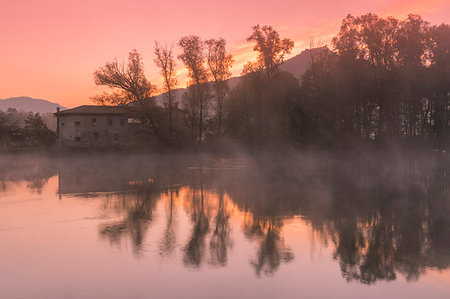 riviera italiana - Reflections on Adda river at dawn, Lecco Province, Lombardy, Italy Photographie de stock - Rights-Managed, Code: 879-09190240