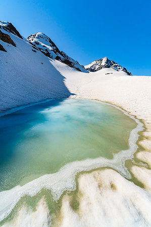 simsearch:879-09190300,k - A mountain lake under Sforzellina Peak. Santa Caterina Valfurva, Gavia pass, Lombardy, Italy. Photographie de stock - Rights-Managed, Code: 879-09190298