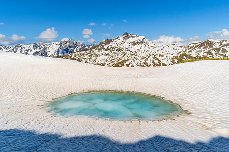 simsearch:879-09190300,k - A mountain lake with mount Gavia in background. Santa Caterina Valfurva, Gavia pass, Lombardy, Italy. Photographie de stock - Rights-Managed, Code: 879-09190299