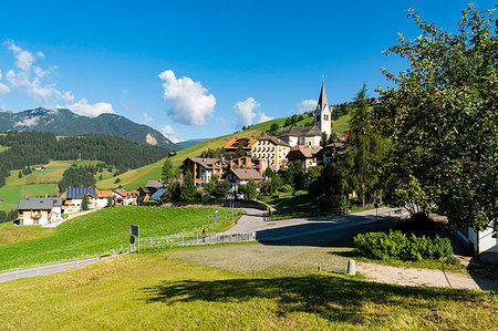 The small village of La Val in italian Alps. Badia valley, Trentino Alto Adige, Italy Photographie de stock - Rights-Managed, Code: 879-09190302