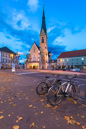 europe plaza - The Church of St. Nicholas in Villach (Carinthia, Austria, Europe) Photographie de stock - Rights-Managed, Code: 879-09190337