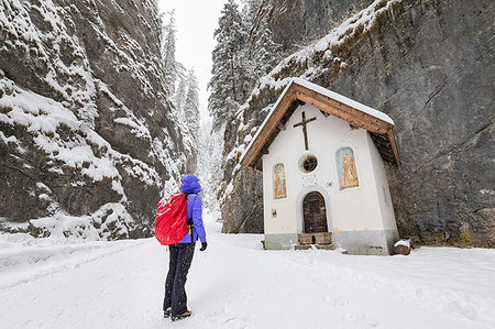 simsearch:879-09190892,k - A girl is looking the small Church inside the Sottoguda Serrai Gorge at the foot of Marmolada (Sottoguda, Rocca Pietore, Belluno province, Veneto, Italy, Europe) (MR) Fotografie stock - Rights-Managed, Codice: 879-09190351