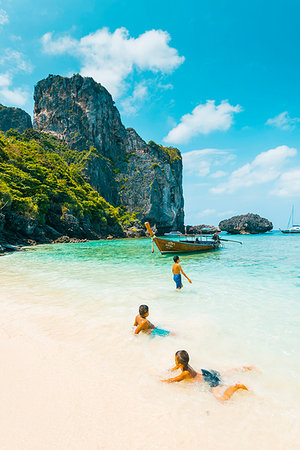 Ao Nui (Nui Beach), Ko Phi Phi Don, Krabi Province, Thailand. Foto de stock - Con derechos protegidos, Código: 879-09190389