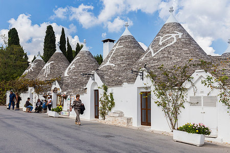 View of the typical Trulli huts and the alleys of the old village of Alberobello. Province of Bari, Apulia, Italy, Europe. Stock Photo - Rights-Managed, Code: 879-09190525