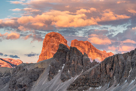 dolomites - Sesto / Sexten, province of Bolzano, Dolomites, South Tyrol, Italy. Sunset at the Croda dei Toni Photographie de stock - Rights-Managed, Code: 879-09190771