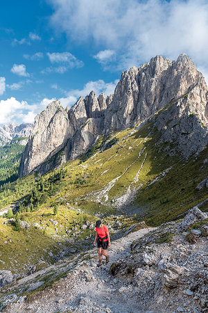 Misurina, Dolomites, province of Belluno, Veneto, Italy. Hike to the refuge Fonda Savio in the Cadini mountain group Foto de stock - Con derechos protegidos, Código: 879-09190836