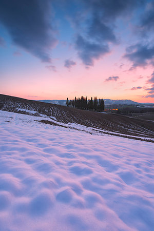 simsearch:6129-09044120,k - Orccia valley in winter season, Tuscany, Siena province, Italy, Europe. Photographie de stock - Rights-Managed, Code: 879-09190917