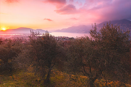 Iseo lake at sunset, Lombardy district, Brescia province, Italy, Foto de stock - Con derechos protegidos, Código: 879-09190935