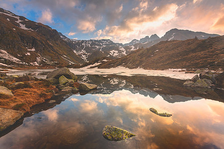 Seroti lake at thaw in Stelvio national park, Lombardy district, Brescia province Italy. Stockbilder - Lizenzpflichtiges, Bildnummer: 879-09191041