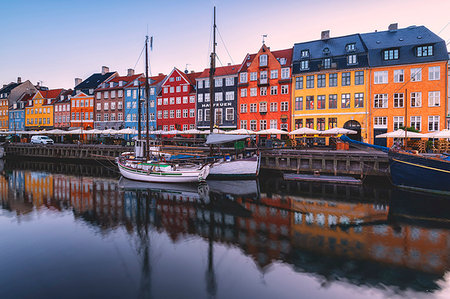 simsearch:879-09190980,k - Nyhavn at dawn, Copenhagen, Hovedstaden, Denmark, Northern Europe. Photographie de stock - Rights-Managed, Code: 879-09191073