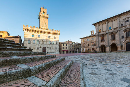 Italy, Tuscany, the village of Montepulciano on the hills tuscany, plaza Grande, provence of Siena Foto de stock - Con derechos protegidos, Código: 879-09191147