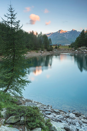 simsearch:879-09189894,k - Lago Azzurro at sunrise, Spluga Valley, province of Sondrio, Valtellina, Lombardy, Italy Photographie de stock - Rights-Managed, Code: 879-09191162