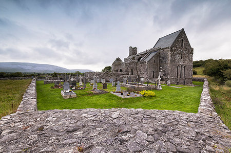 Corcomroe Abbey and churchyard, The Burren, County Clare, Ireland Foto de stock - Direito Controlado, Número: 879-09191206