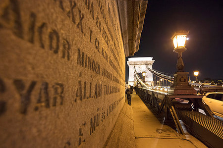 simsearch:879-09191246,k - Pedestrian lane, Chain Bridge, Budapest, Hungary Foto de stock - Con derechos protegidos, Código: 879-09191245