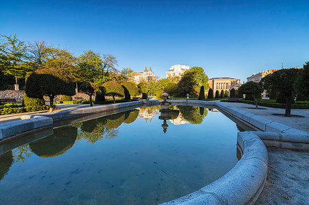 parque del retiro - Fountain, Parque del Buen Retiro, Madrid, Spain Foto de stock - Con derechos protegidos, Código: 879-09191417