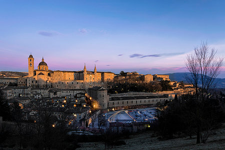 palais des ducs - Palazzo Ducale at sunset, Urbino, Province of Pesaro Urbino, Marche, Italy Photographie de stock - Rights-Managed, Code: 879-09191547