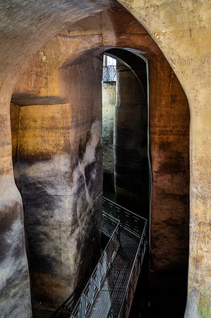 sassi - Large hypogean water tank called Palombaro Lungo, Matera, Basilicata, Italy, Europe. Photographie de stock - Rights-Managed, Code: 879-09191583