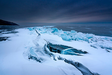 A fresh split of the ice at lake Baikal, Irkutsk region, Siberia, Russia Photographie de stock - Rights-Managed, Code: 879-09191851