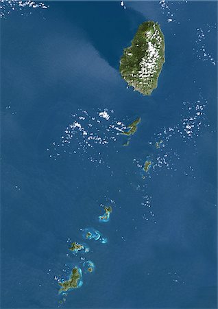 simsearch:872-06053420,k - Saint Vincent And The Grenadines, True Colour Satellite Image. Saint Vincent and the Grenadines, true colour satellite image. The main island of Saint Vincent is at top. South is the Grenadines, a chain of smaller islands stretching south from Saint Vincent to Grenada. This image was taken on 4 November 2001, by the LANDSAT 7 satellite. Foto de stock - Con derechos protegidos, Código: 872-06054050