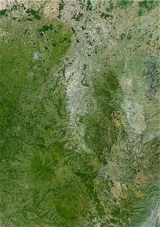 Auvergne région (France), véritable couleur Image Satellite. Région de l'Auvergne, France, image satellite couleur vraie. Cette image a été compilée à partir de données acquises par les satellites LANDSAT 5 & 7. Photographie de stock - Rights-Managed, Code: 872-06052792
