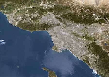 Image Satellite couleur à Los Angeles, Californie, Usa, vrai. Los Angeles, Californie, USA. Image satellite de couleurs de la ville de Los Angeles. Composite de 2 images prises le 24 avril & le 1er mai 2000, à l'aide de données LANDSAT 7. Photographie de stock - Rights-Managed, Code: 872-06052905