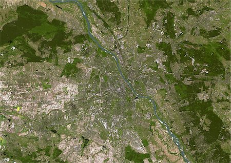 Varsovie, Pologne, couleur vraie Image-Satellite. Varsovie, Pologne. Image satellite de véritable couleur de Varsovie, ville capitale de la Pologne. Image prise le 7 mai 2000 à l'aide de données LANDSAT 7. Photographie de stock - Rights-Managed, Code: 872-06052952