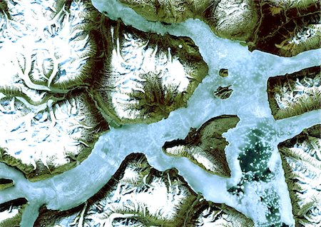 simsearch:872-06053023,k - King Oscar Fjord, Greenland, True Colour Satellite Image. King Oscar Fjord located in Greenland National Park. The pastel blue indicates that the water has turned into ice. Image taken on 21 June 1991 using LANDSAT data. Fotografie stock - Rights-Managed, Codice: 872-06053000