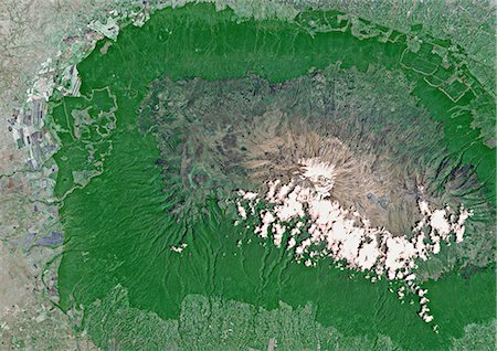 simsearch:872-06053084,k - Kilimandjaro, en Tanzanie, couleur vraie Image-Satellite. Certaines parties du Kenya et de Tanzanie, de l'Afrique, sont visibles sur cette image. Le sommet du Kilimandjaro est sur la droite ; la montagne est flanquée par les plaines du Parc National d'Amboseli au nord et le Parc National d'Arusha robuste pour le sud et l'Ouest. Image prise le 25 février 1987 à l'aide de données LANDSAT. Photographie de stock - Rights-Managed, Code: 872-06053013