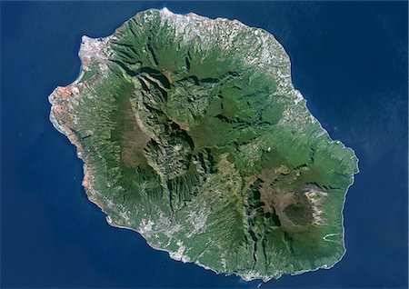 simsearch:872-06053073,k - Piton De La Fournaise, Reunion Island, French Overseas, True Colour Satellite Image. Reunion Island, French overseas, true colour satellite image. Reunion island is made of two volcanos, Piton des Neiges volcano, the highest point on the island at 3069m, and Piton de la Fournaise (2632m), an active shield volcano on the Eastern end of Reunion Island. Image taken on 19 June 2000 using LANDSAT data. Foto de stock - Con derechos protegidos, Código: 872-06053036