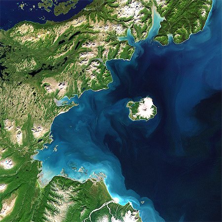 simsearch:872-06053081,k - Augustine Volcano, Alaska, Usa, True Image Satellite de la couleur. Image-satellite volcan Augustine, Alaska, couleur vraie. Augustin est un strato-volcan volcan conique île 1227 m d'altitude situé dans le golfe de Cook de l'Alaska. Image prise le 16 août 2000 à l'aide de données LANDSAT. Impression format 30 x 30 cm. Photographie de stock - Rights-Managed, Code: 872-06053059