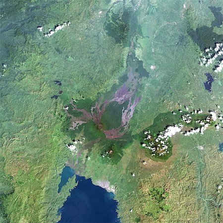 Volcan Nyiragongo, République démocratique du Congo, True Image Satellite de la couleur. Image-satellite Nyiragongo, au Congo, couleur vraie. Nyiragongo est l'un des volcans plus actifs en Afrique, situé à environ 10 km de la ville de Goma. Image prise le 11 décembre 2001, à l'aide de données LANDSAT. Impression format 30 x 30 cm. Photographie de stock - Rights-Managed, Code: 872-06053083