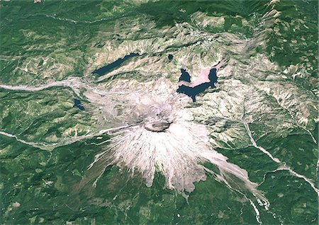 simsearch:872-06053081,k - Mont St Helens en 3D, vue du Sud, l'état de Washington, Usa. Image-satellite du Mont St-Helens, USA, couleur vraie. Vue sud du Mont St-Hélène en 3D, un volcan actif (2250m élevée) dans l'état de Washington, aux États-Unis. Image à l'aide de données LANDSAT. Photographie de stock - Rights-Managed, Code: 872-06053104