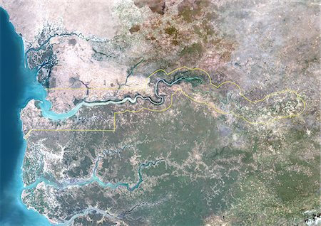 simsearch:872-06053479,k - Gambia, Afrika, wahre Farbe-Satellitenbild mit Rand. Satellitenaufnahme von Gambia (mit Rand). Dieses Bild wurde aus Daten von Satelliten LANDSAT 5 & 7 erworbenen zusammengestellt. Stockbilder - Lizenzpflichtiges, Bildnummer: 872-06053398