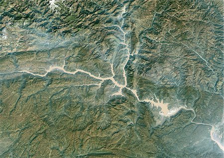 Trois Gorges région (Chine), en 2000, couleur vraie Image Satellite. Image satellite de véritable couleur de la région des trois Gorges, le long du fleuve Yangzi Jiang, Chine. Image prise en 2000, à l'aide de données LANDSAT. Photographie de stock - Rights-Managed, Code: 872-06053801