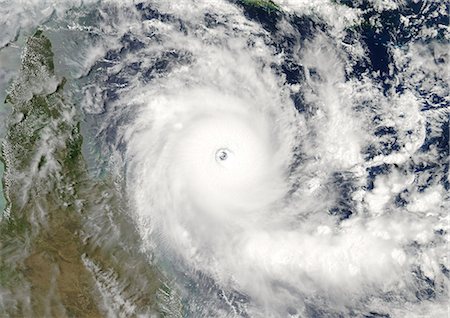 simsearch:872-09185838,k - Cyclone Ingrid, Australia, In 2005, True Colour Satellite Image. Tropical Cyclone Ingrid West of Australia's Cape York Peninsula on 8 March 2005. True-colour satellite image using MODIS data. Foto de stock - Con derechos protegidos, Código: 872-06053824