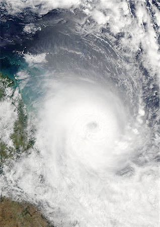 simsearch:872-09185838,k - Cyclone Hamish, Australia, In 2009, True Colour Satellite Image. Tropical Cyclone Hamish over the Coral Sea just off the coast of Queensland, Australia, on 9 March 2009. True-colour satellite image using MODIS data. Foto de stock - Con derechos protegidos, Código: 872-06053823