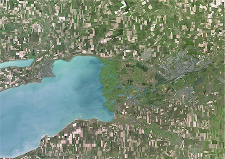 delta de río - Don River Delta, Russia, True Colour Satellite Image. True colour satellite image of the Don River Delta in Russia. The Don River flows into the Sea of Azov. Composite image using LANDSAT 7 data. Foto de stock - Con derechos protegidos, Código: 872-06053935