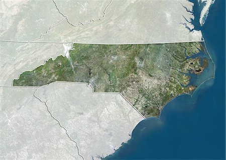 Vue satellite de la Caroline du Nord, aux États-Unis. Cette image a été compilée à partir de données acquises par les satellites LANDSAT 5 & 7. Photographie de stock - Rights-Managed, Code: 872-06161039