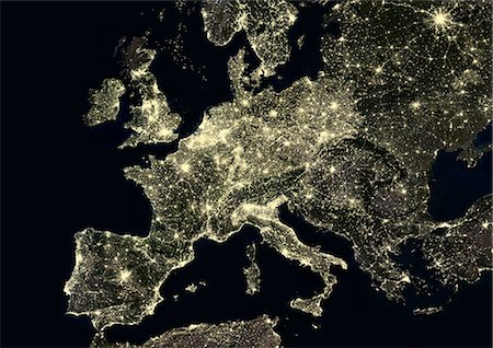 simsearch:872-08082694,k - Western Europe at night in 2012, from Portugal to Moscow, Russia. This satellite image shows urban and industrial lights. Foto de stock - Con derechos protegidos, Código: 872-08082690