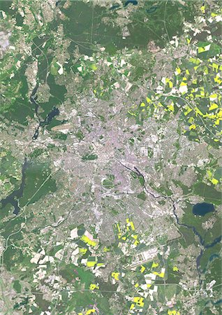 simsearch:872-08082727,k - Colour satellite image of Berlin, Germany. Image taken on May 15, 2013 with Landsat 8 data. Foto de stock - Con derechos protegidos, Código: 872-08082739