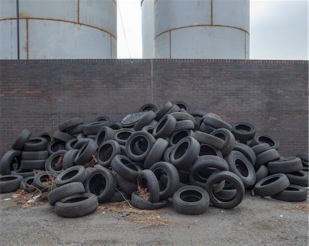 simsearch:632-02690444,k - Tyres dumped outside industrial waste treatment plant, Bootle, Liverpool Fotografie stock - Rights-Managed, Codice: 872-08140681