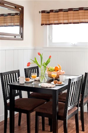 simsearch:872-08914934,k - Breakfast in small kitchenette dining room, Maine Stay Inn, Kennebunkport, ME. Stock Photo - Rights-Managed, Code: 872-08914968