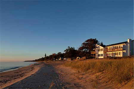Sunrise at a Lake Huron beach front inn, Huron House B&B, Oscoda, MI. Stockbilder - Lizenzpflichtiges, Bildnummer: 872-08914961