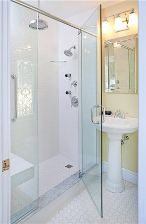 simsearch:872-08915093,k - Glass rain forest shower with stained glass reflection, Maine Stay Inn, Kennebunkport, ME. Photographie de stock - Rights-Managed, Code: 872-08914970